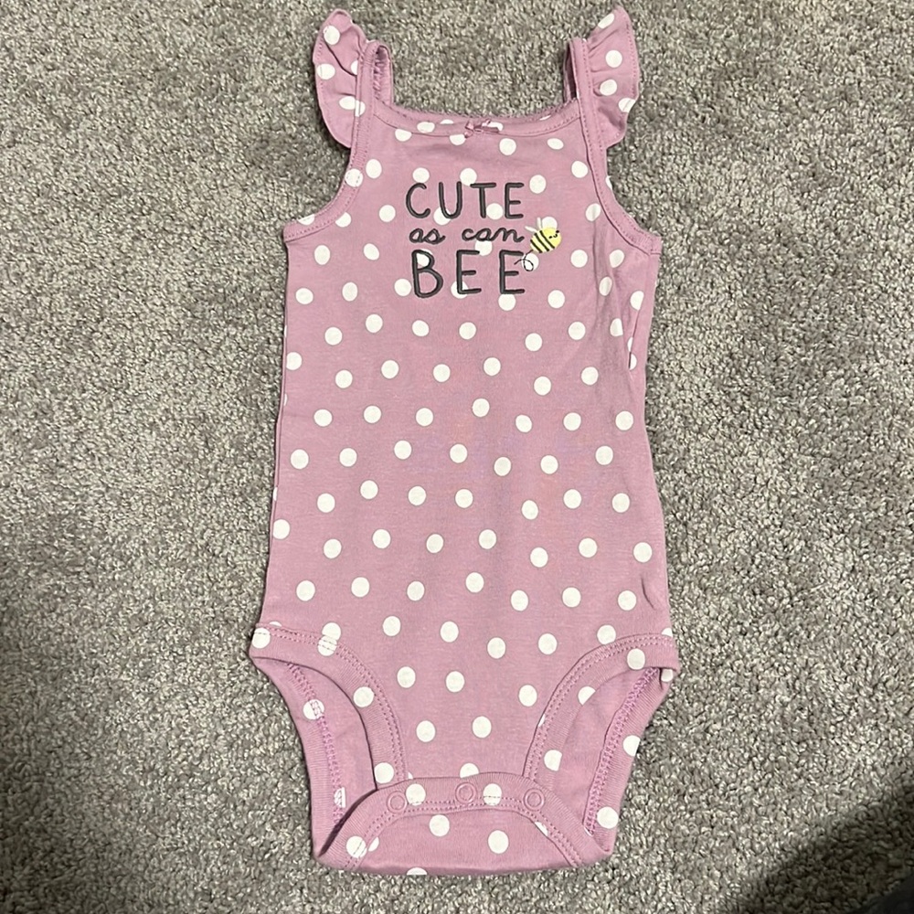 Carters “cute as can 🐝” onesie